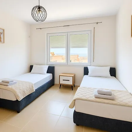 Isolda Albania * Vlorë